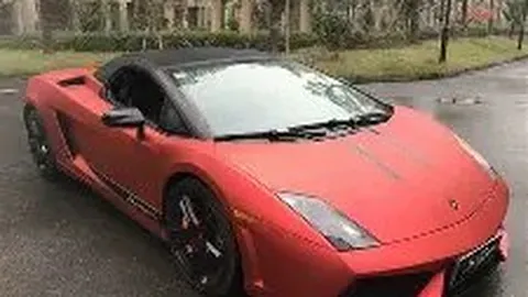 “强敌交锋！勇士三巨头回归再战爵士，伤病风云笼罩，哪队能笑到最后？”